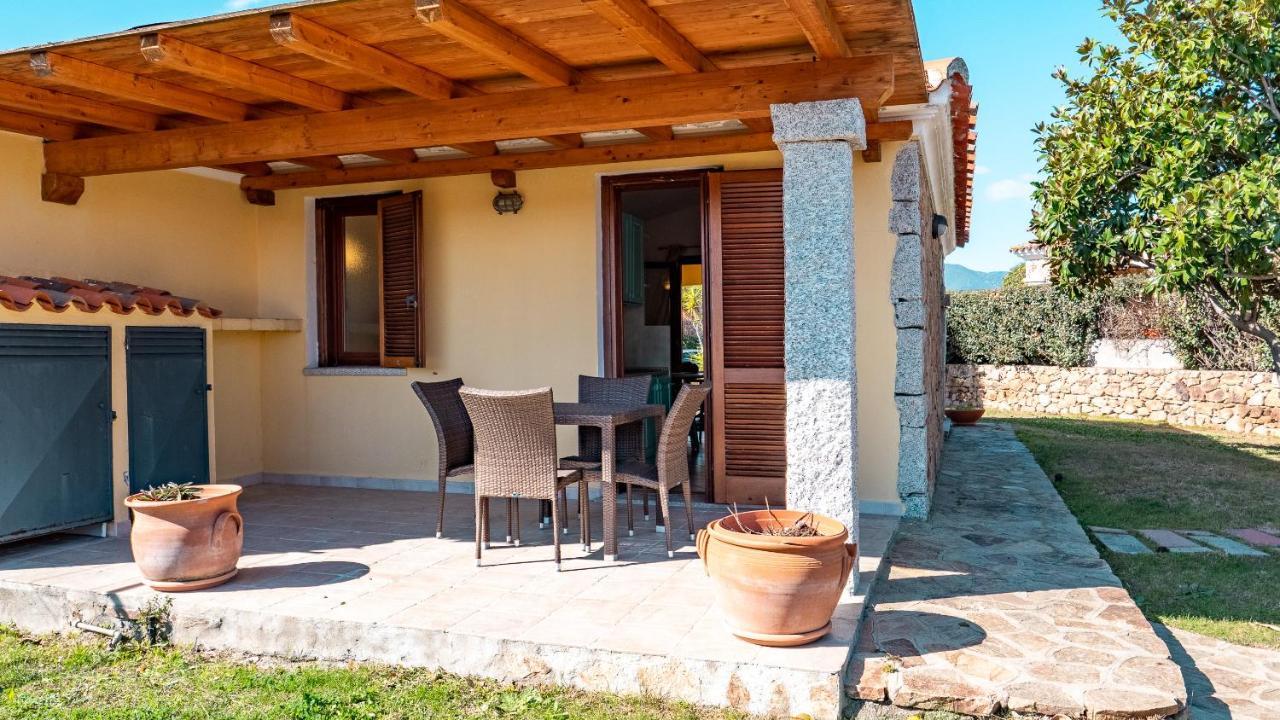 Villetta Con Giardino A Budoni Exterior photo