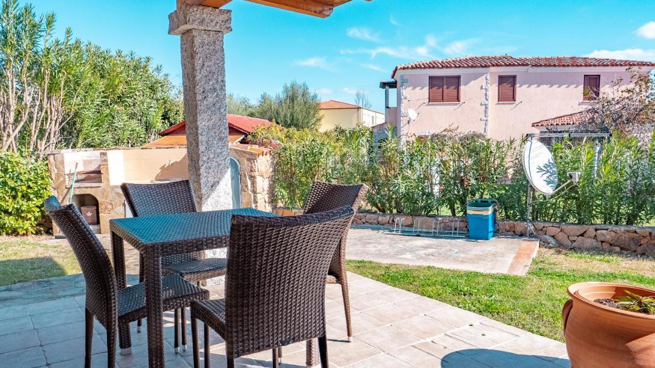 Villetta Con Giardino A Budoni Exterior photo